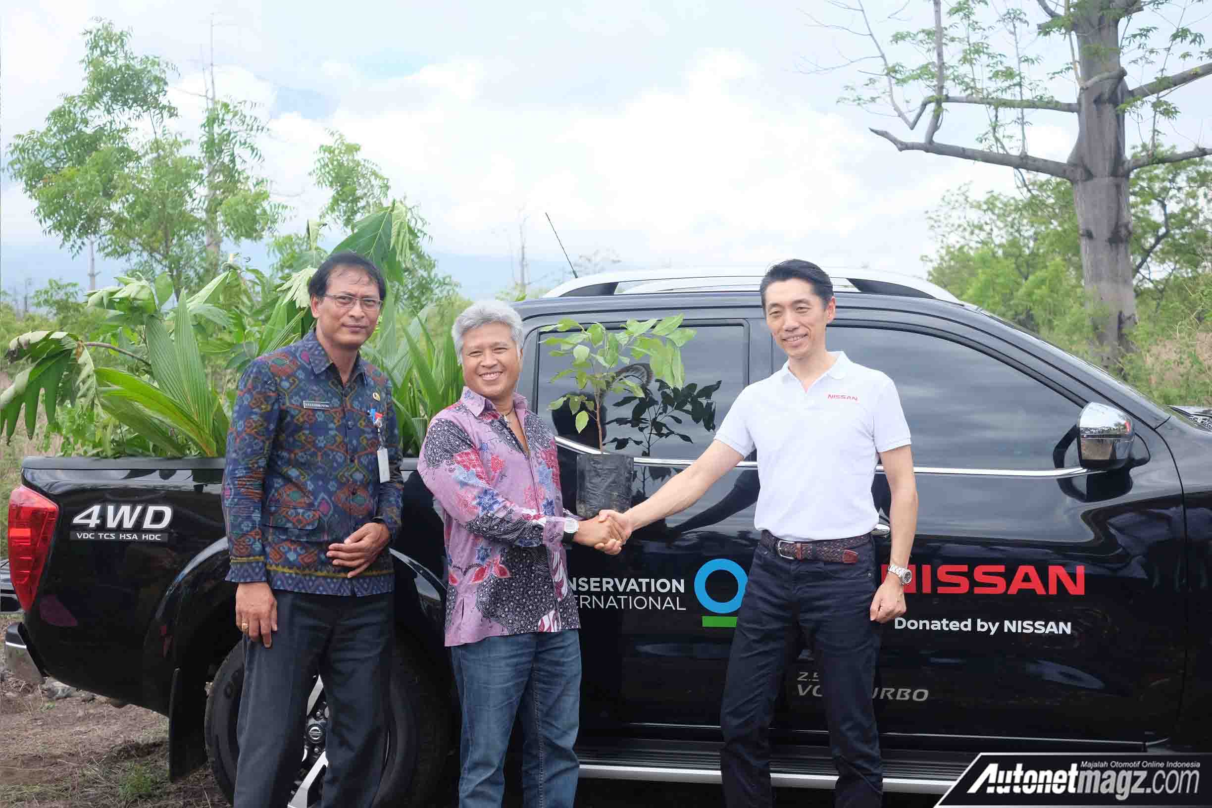 Berita, serah terima Nissan Navara NP300 di Bali: Dukung Reforestasi Gunung Agung, Nissan Donasikan 1 Unit Navara NP300