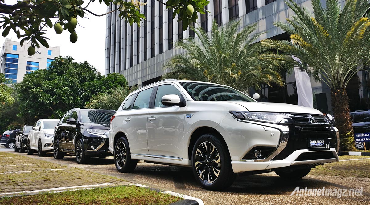 Mitsubishi, mitsubishi outlander phev indonesia: Mitsubishi Indonesia Berikan Mobil Hybrid dan Listrik ke Pemerintah