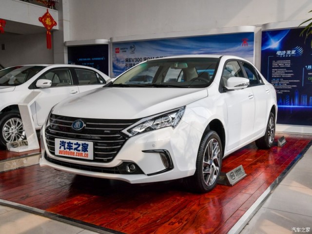 Berita, BYD Qin Lawas: BYD Qin, Sedan Hybrid Baru Dari Dataran China