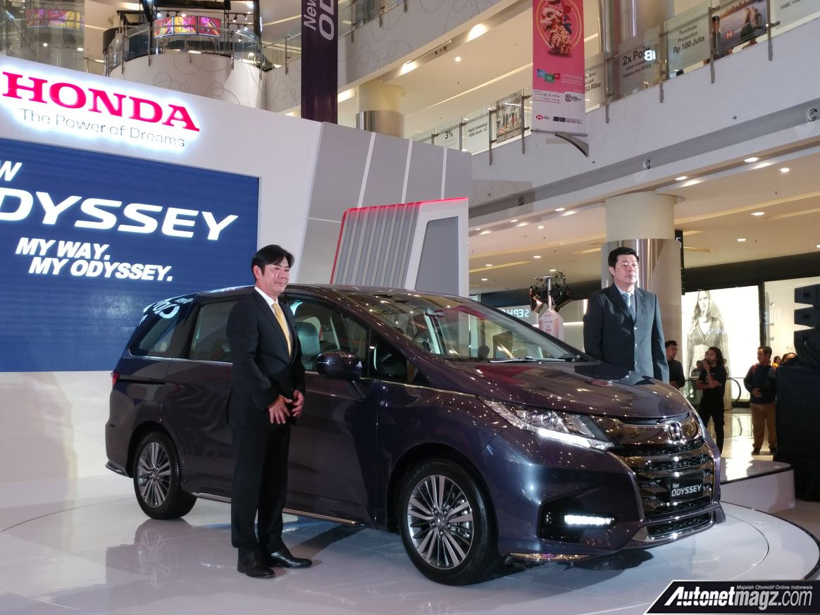 Mobil Baru, Honda Oddysey Facelift 2018: Honda Odyssey Facelift 2018 Meluncur Dengan Smart Parking Assist!