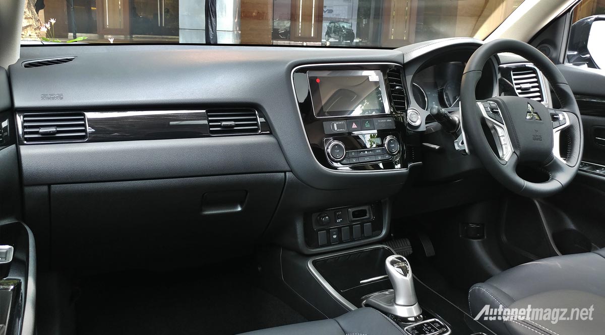 Mitsubishi, interior mitsubishi outlander phev 2018 indonesia: First Impression Review Mitsubishi Outlander PHEV 2018