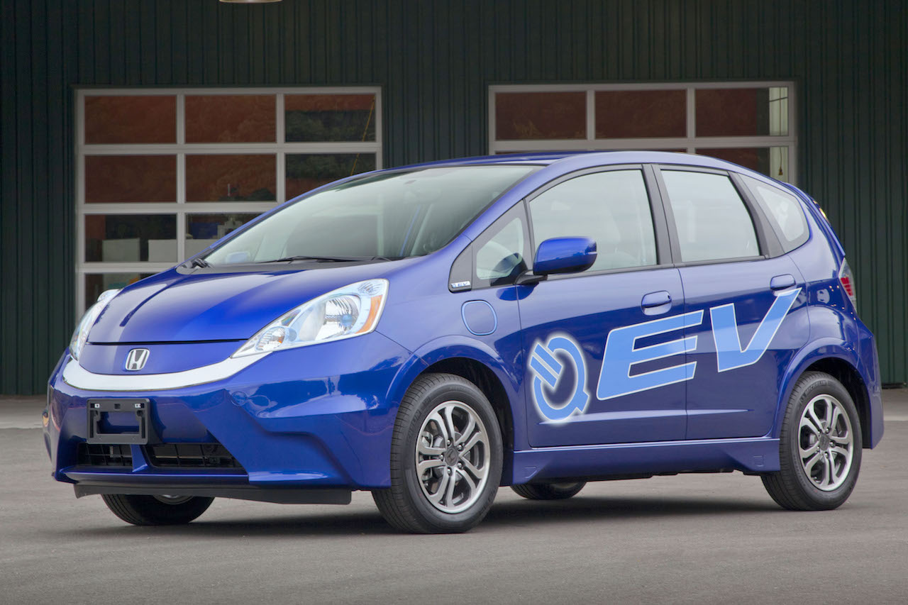 Berita, Honda begins deliveries of the 2013 Fit EV: Mobil Listrik Berbasis Honda Jazz Sedang Dalam Pengembangan