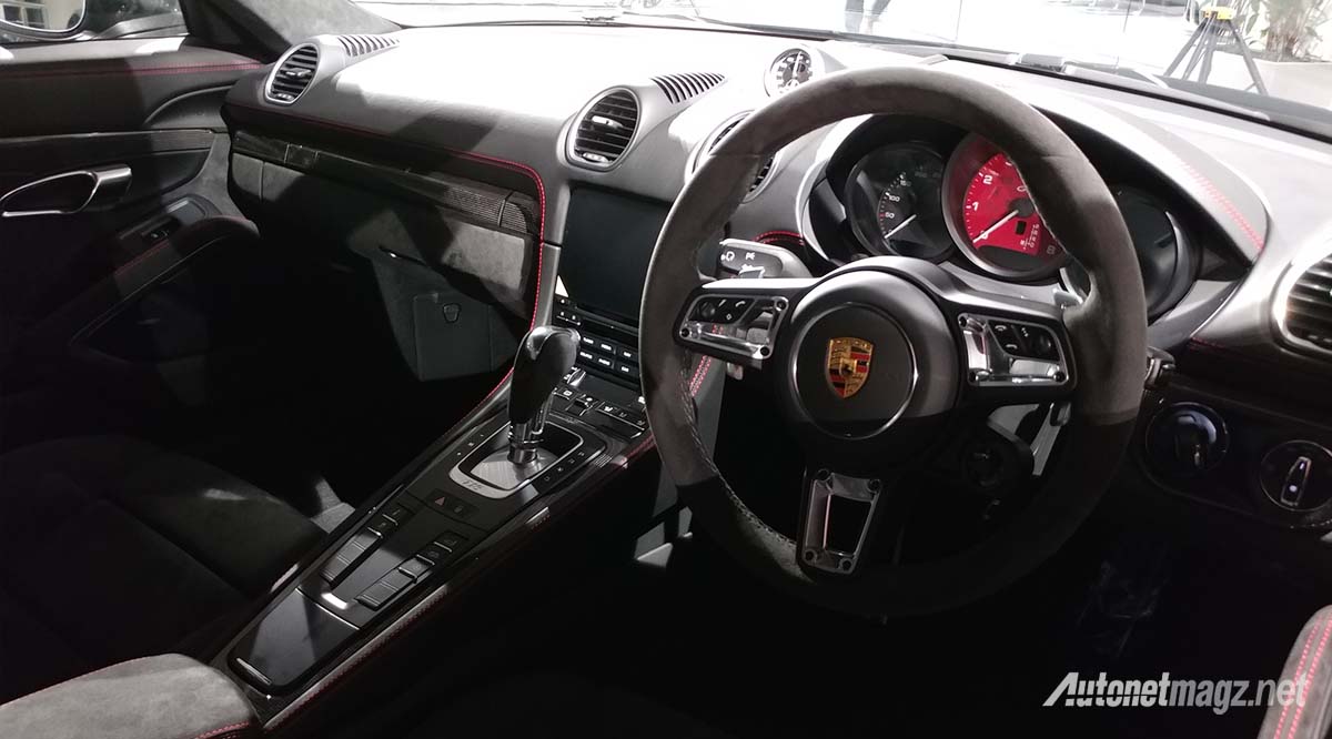Mobil Baru, porsche 718 cayman gts interior: Porsche 718 Cayman GTS Memperkenalkan Diri di Tanah Air