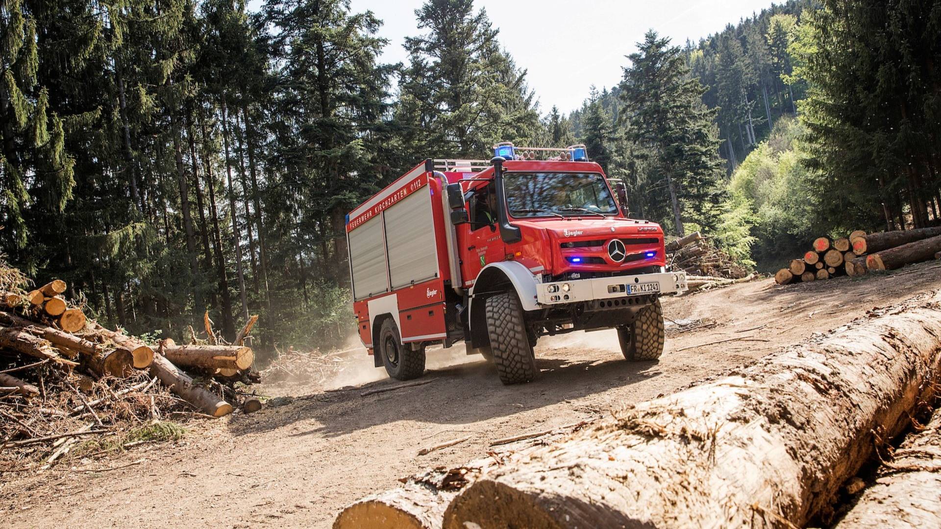 International, d94ebd94-mercedes-benz-unimog-fire-truck-2: Mercedes-Benz Unimog Fire Truck Edition: Pelibas Hutan, Pelahap Api