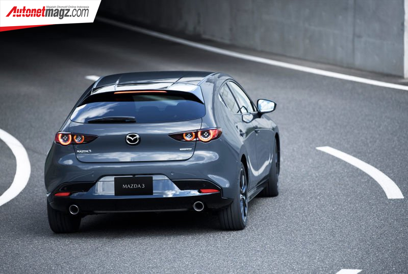 Berita, Mazda 3 SkyActiv-X 2019 hathback: Inilah Wujud Asli Mazda 3 SkyActiv-X 2019 Versi Sedan & Hatchback, Cakep!