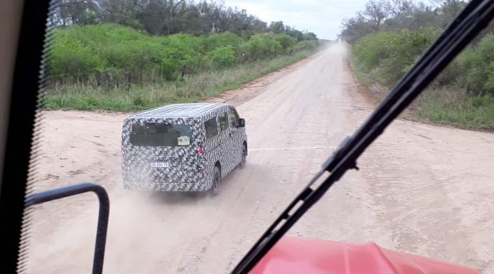 Berita, Spyshot Toyota Hiace Argentina: Toyota Hiace Generasi Terbaru Tertangkap Kamera
