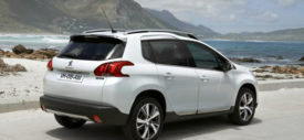 Peugeot 2008 Crossover Riding
