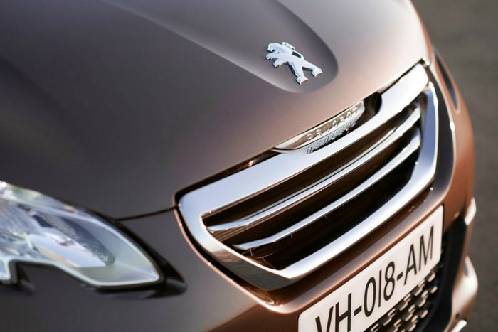 Mobil Baru, Peugeot 2008 Crossover Grille: Peugeot 2008 Crossover : Crossover Stylish!