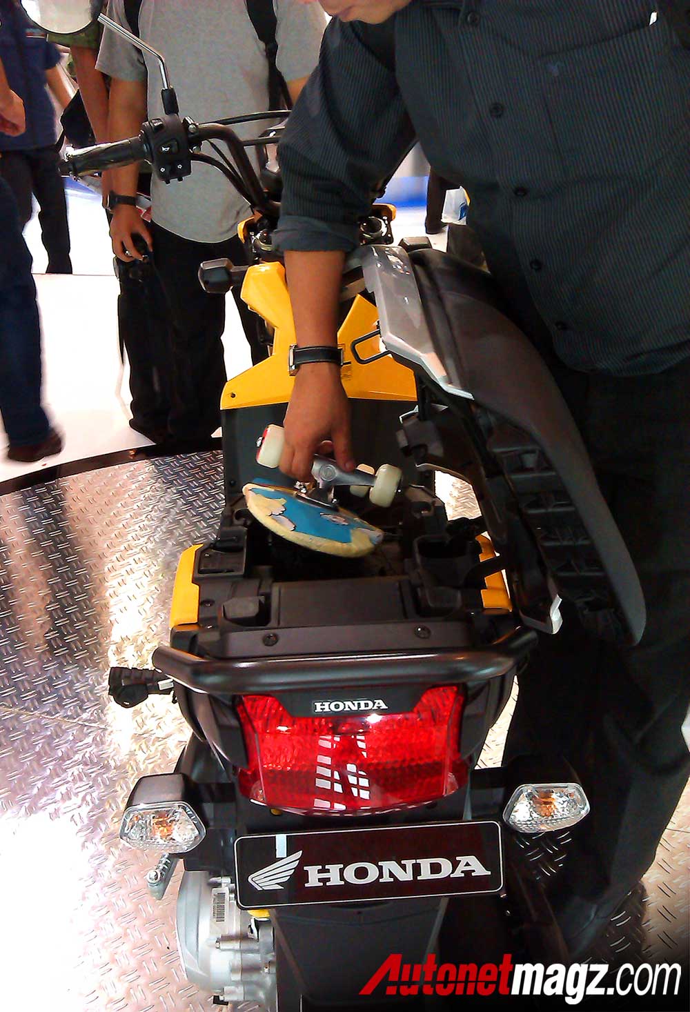 Honda, Honda Zoomer-X bagasi luas: Honda Zoomer-X : Cocok Nih Untuk Jadi Pesaing Yamaha X-Ride