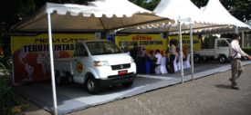 Pengunjung yang mendapatkan Grand Prize Suzuki Shogun Axelo di acara KABAR Kumpul Akbar Wirausahawan Pengguna Suzuki Carry
