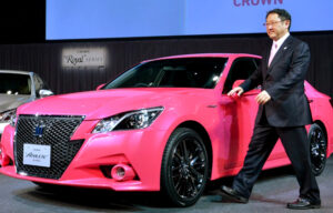 Peluncuran Toyota Crown Athlete Tampil Pinky Peluncuran Toyota Crown Athlete Tampil Pinky