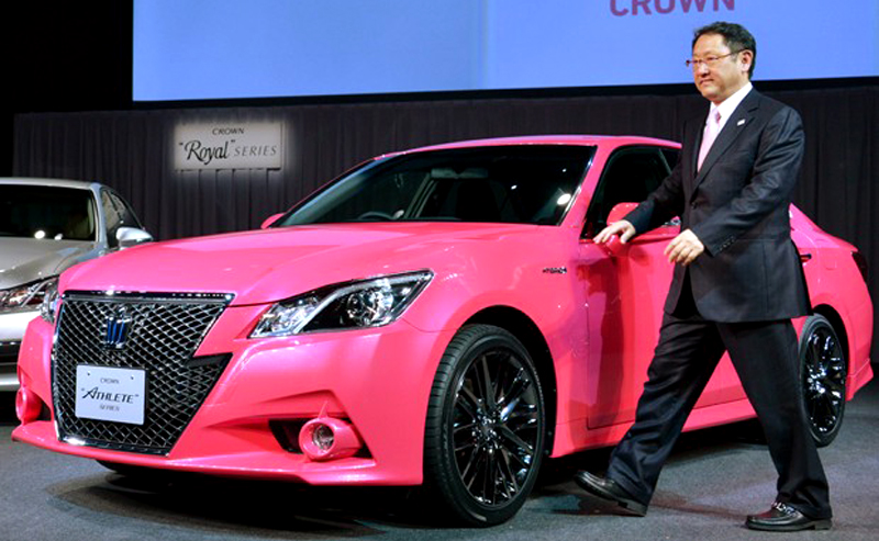 International, Toyota Crown Athelete Reborn: Peluncuran Toyota Crown Athlete Tampil Pinky