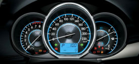 Toyota Yaris 2013 dashboard
