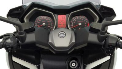 Yamaha X-Max 400, Skuter Futuristik dengan Gaya Sporty Yamaha X-Max 400, Skuter Futuristik dengan Gaya Sporty