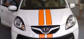 Honda Brio ngedrift di Tumplek Blek 2013