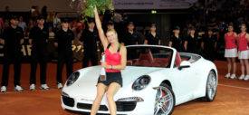 Maria Sharapova Porsche biru