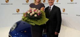 Maria Sharapova Porsche biru