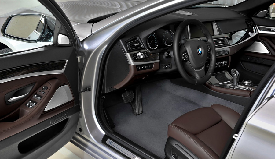BMW, New BMW Seri 5 Facelift door trim: New BMW Seri 5 Facelift 2013 : Nyaris Tidak Ada Bedanya!
