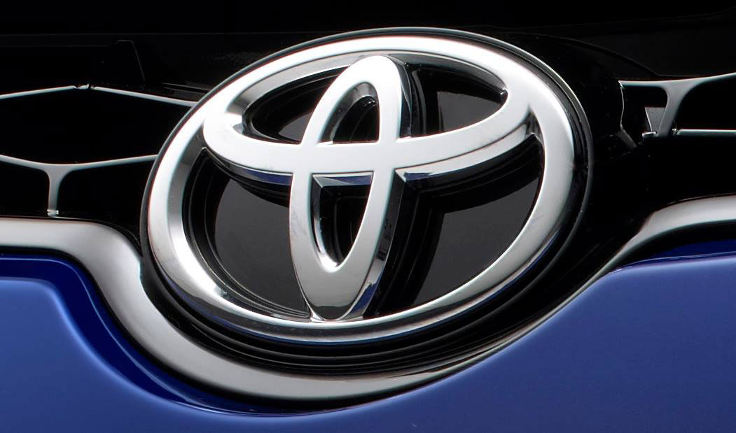 Berita, emblem Toyota Corolla 2014: Toyota Corolla 2014 : Inilah foto-foto teaser The Next Toyota Corolla