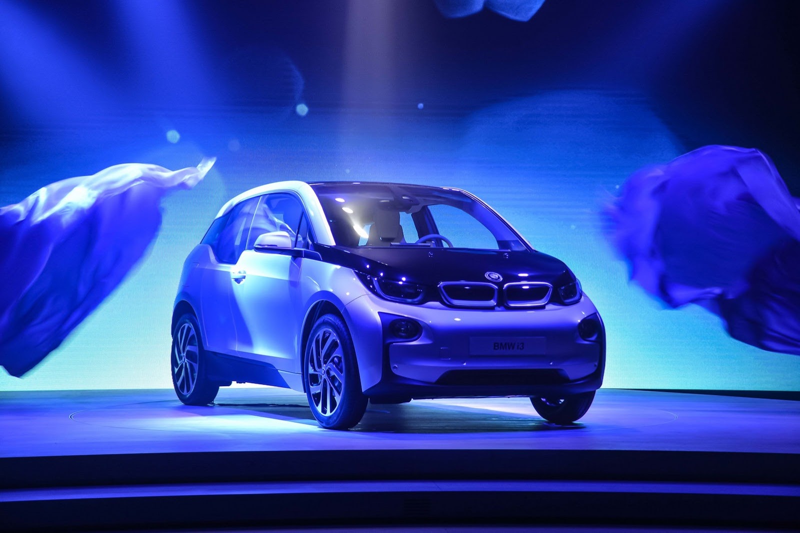 BMW, BMW i3 launching: Silahkan Download : Wallpaper High Resolution BMW i3