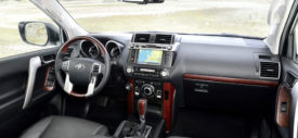 2014 Toyota Land Cruiser Prado driving