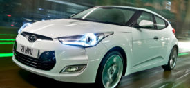 Hyundai Veloster white