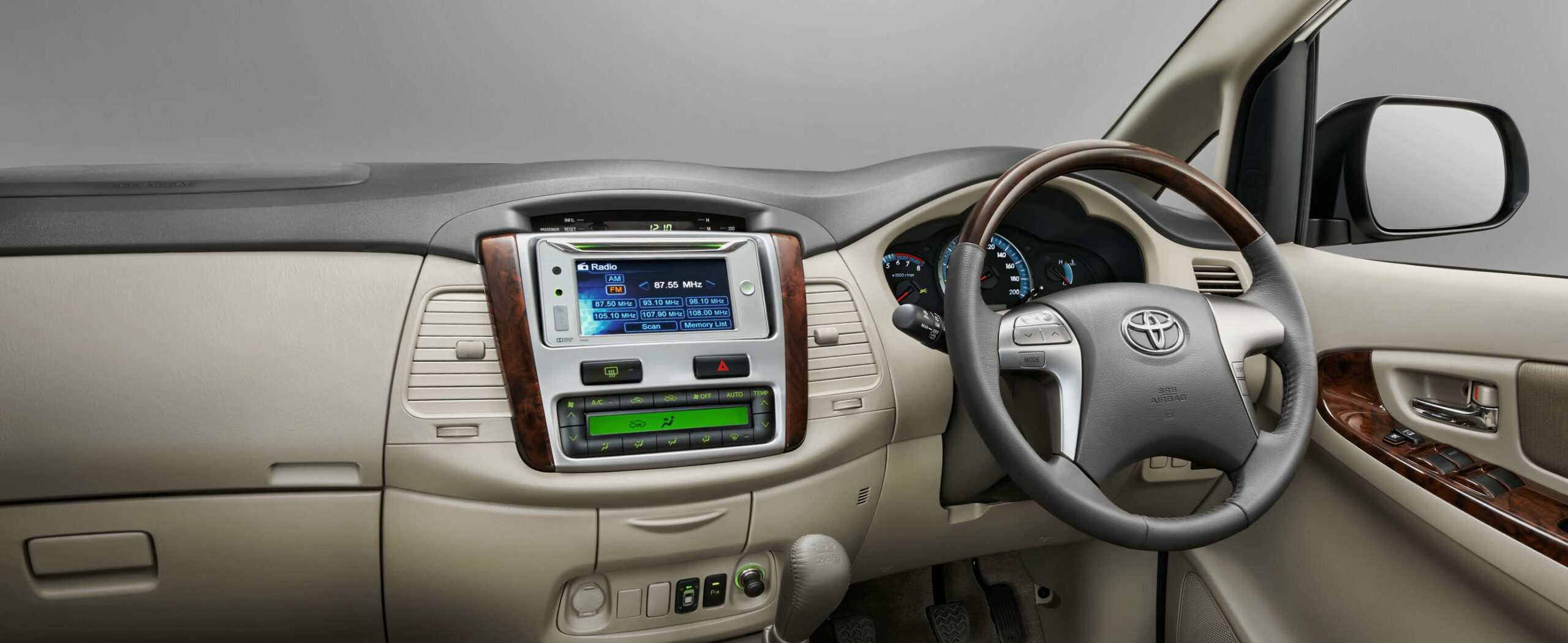 Toyota Kijang Innova 2013 G type