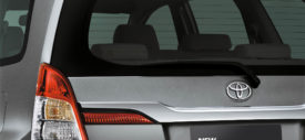 Toyota Kijang Innova 2013 belakang