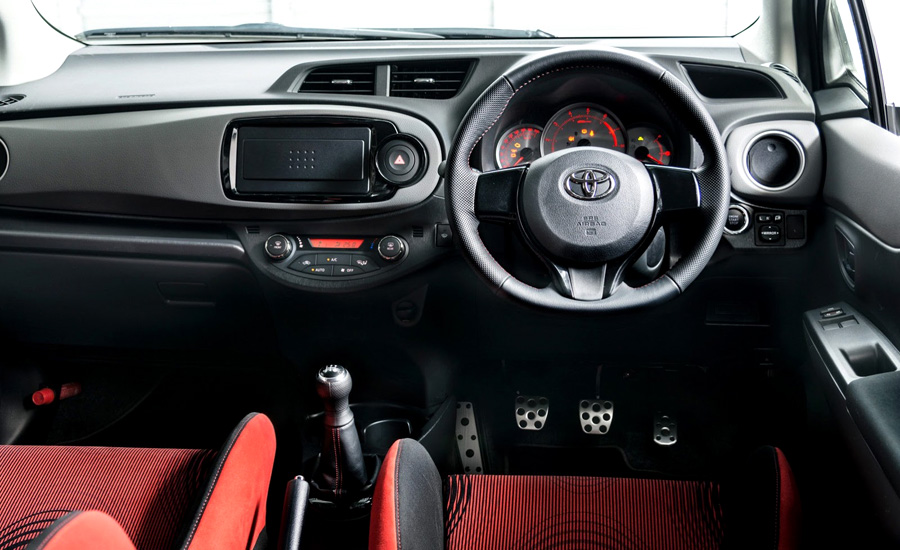 International, Toyota Yaris GRMN dashboard: Toyota Yaris GRMN Turbo : Lebih Sporty dan Lebih Kencang!