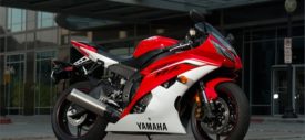 Yamaha R6 red