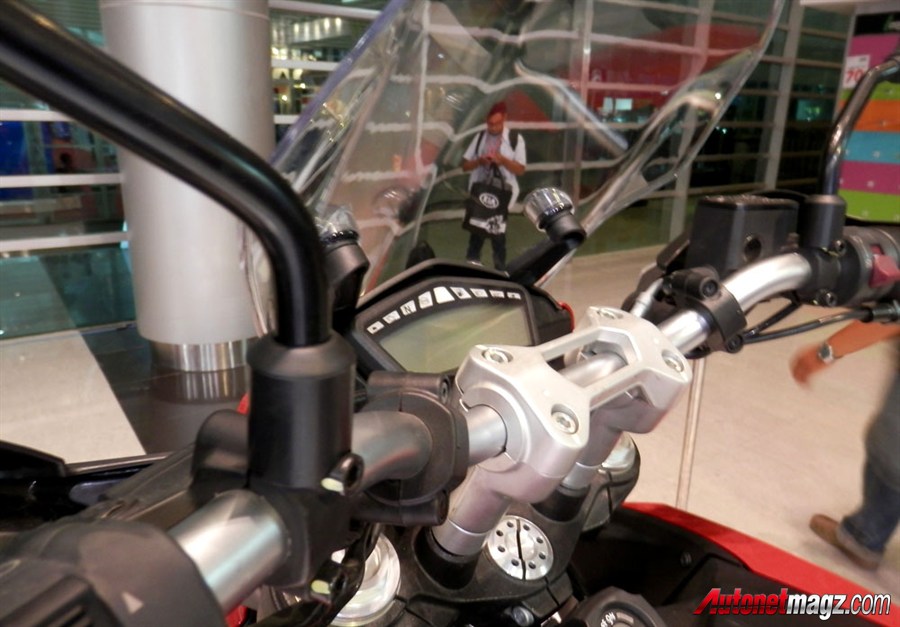 Ducati, Ducati Hyperstrada steering: Ducati Hyperstrada Diperkenalkan di IIMS 2013