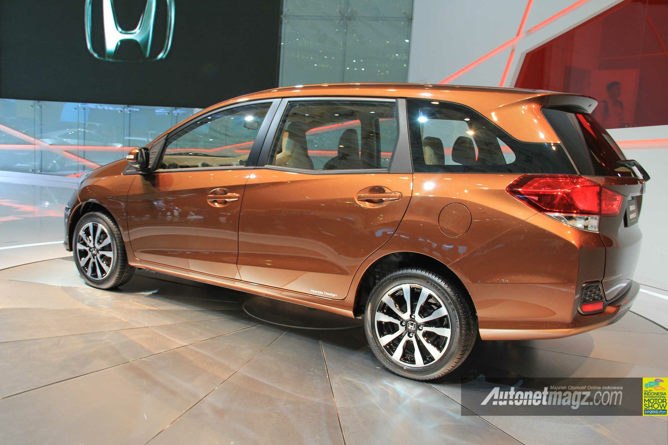 Honda Mobilio Low MPV Honda Design