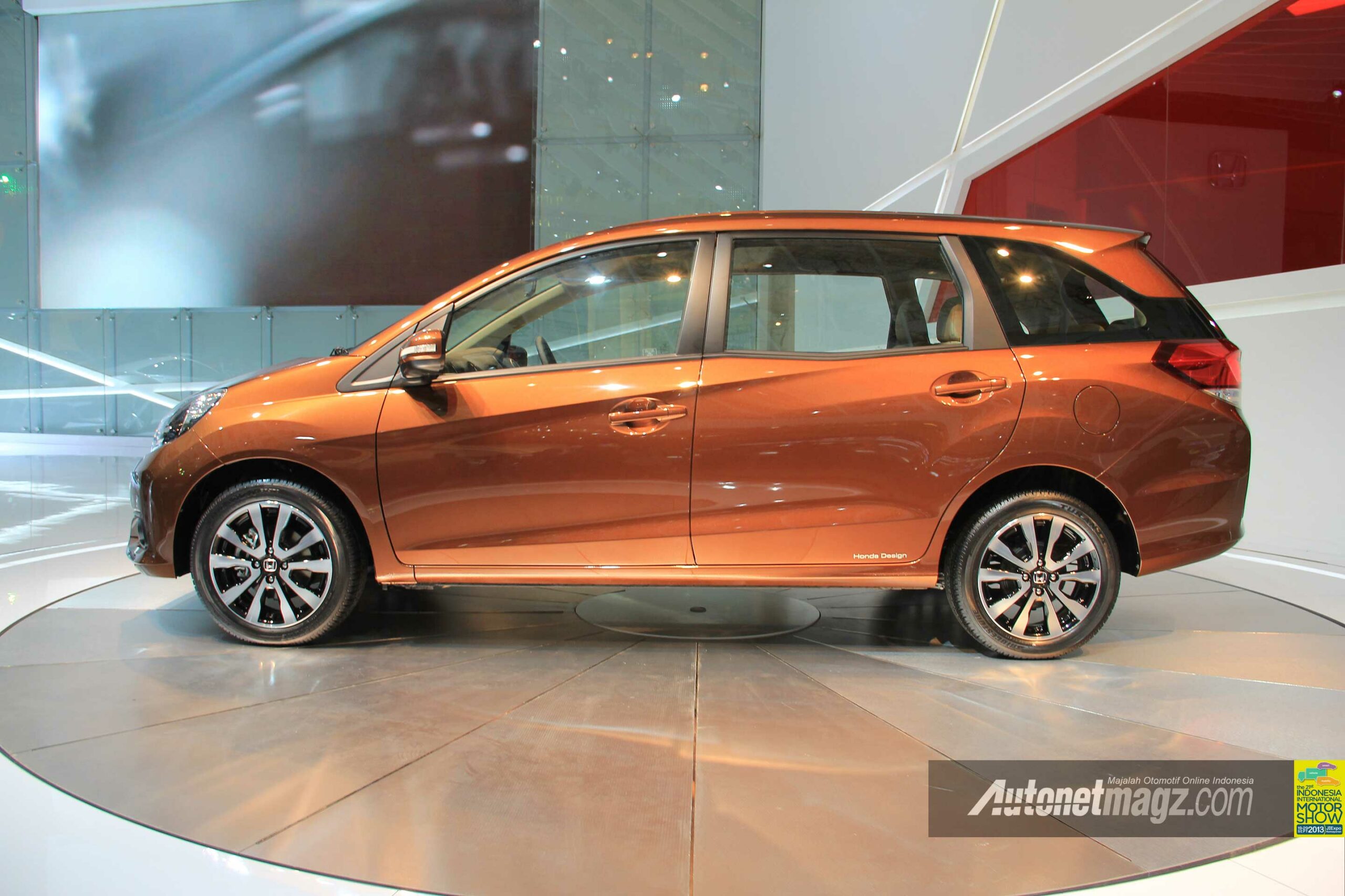 Honda Mobilio Low MPV Honda Design