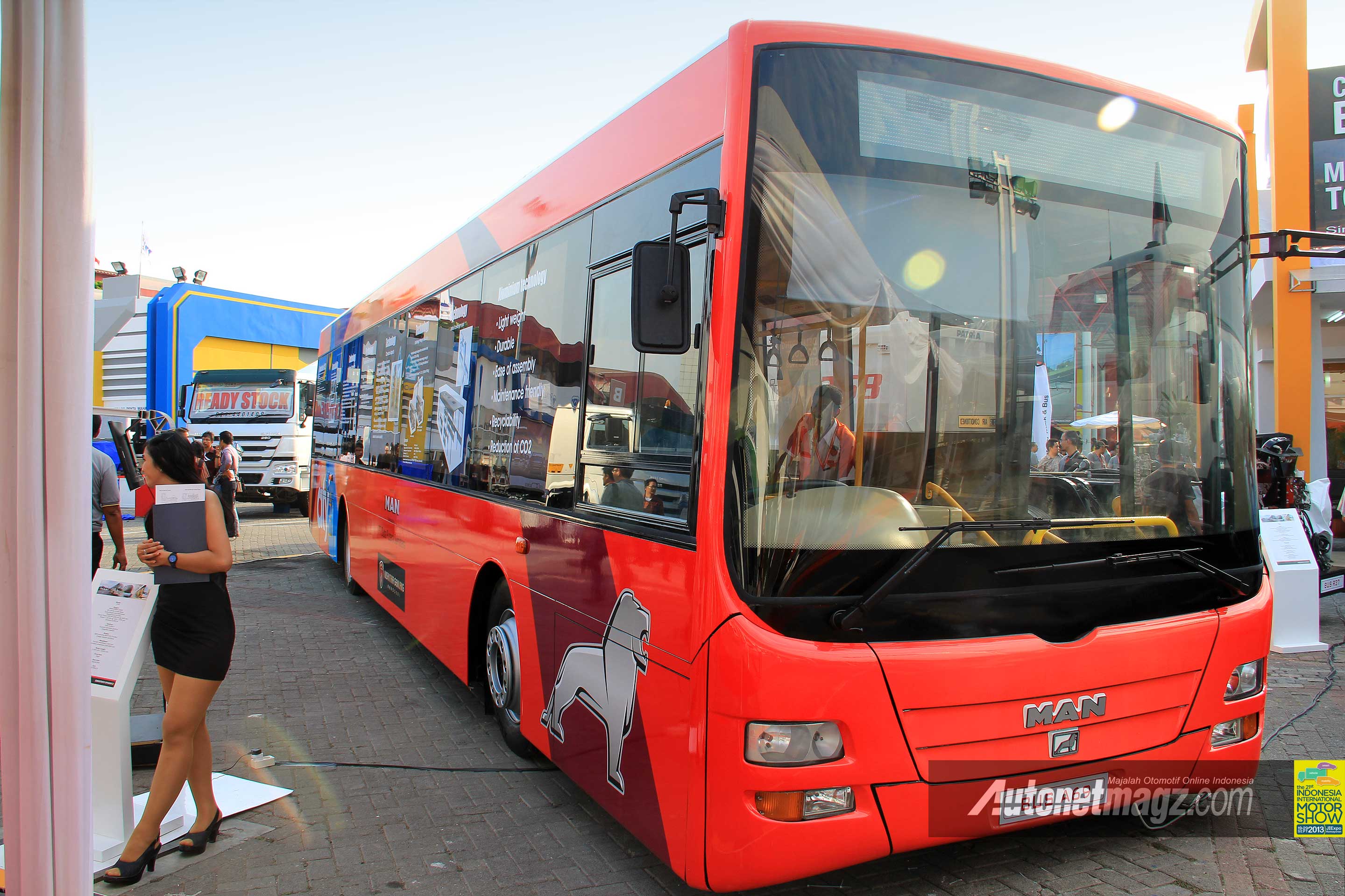 IIMS 2013, MAN bus front view: Bus dan Truk Besar Pun Tak Mau Kalah Ikut Mejeng di IIMS