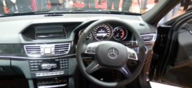 Mercedes Benz E-Class 2014 open hood