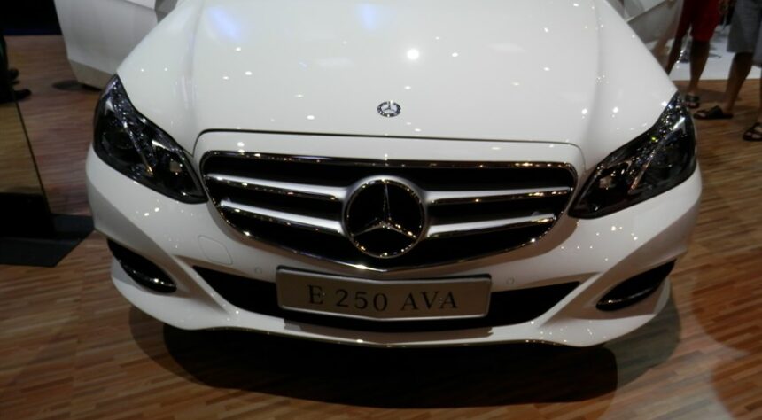 Mercedes-Benz E-Class 2014 Facelift Diluncurkan di IIMS 2013 Mercedes-Benz E-Class 2014 Facelift Diluncurkan di IIMS 2013