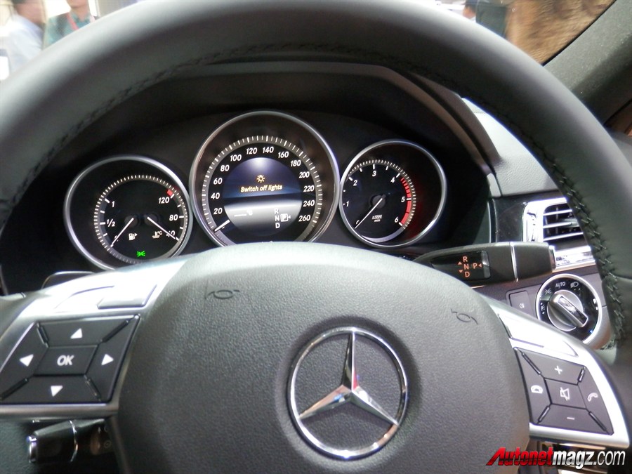 IIMS 2013, Mercedes Benz E-Class 2014 speedometer: Mercedes-Benz E-Class 2014 Facelift Diluncurkan di IIMS 2013