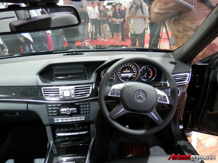 IIMS 2013, Mercedes Benz E-Class 2014 steering: Mercedes-Benz E-Class 2014 Facelift Diluncurkan di IIMS 2013