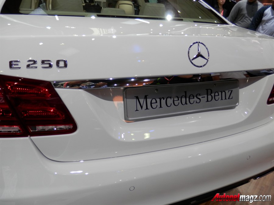 IIMS 2013, Mercedes Benz E-Class 2014 white: Mercedes-Benz E-Class 2014 Facelift Diluncurkan di IIMS 2013