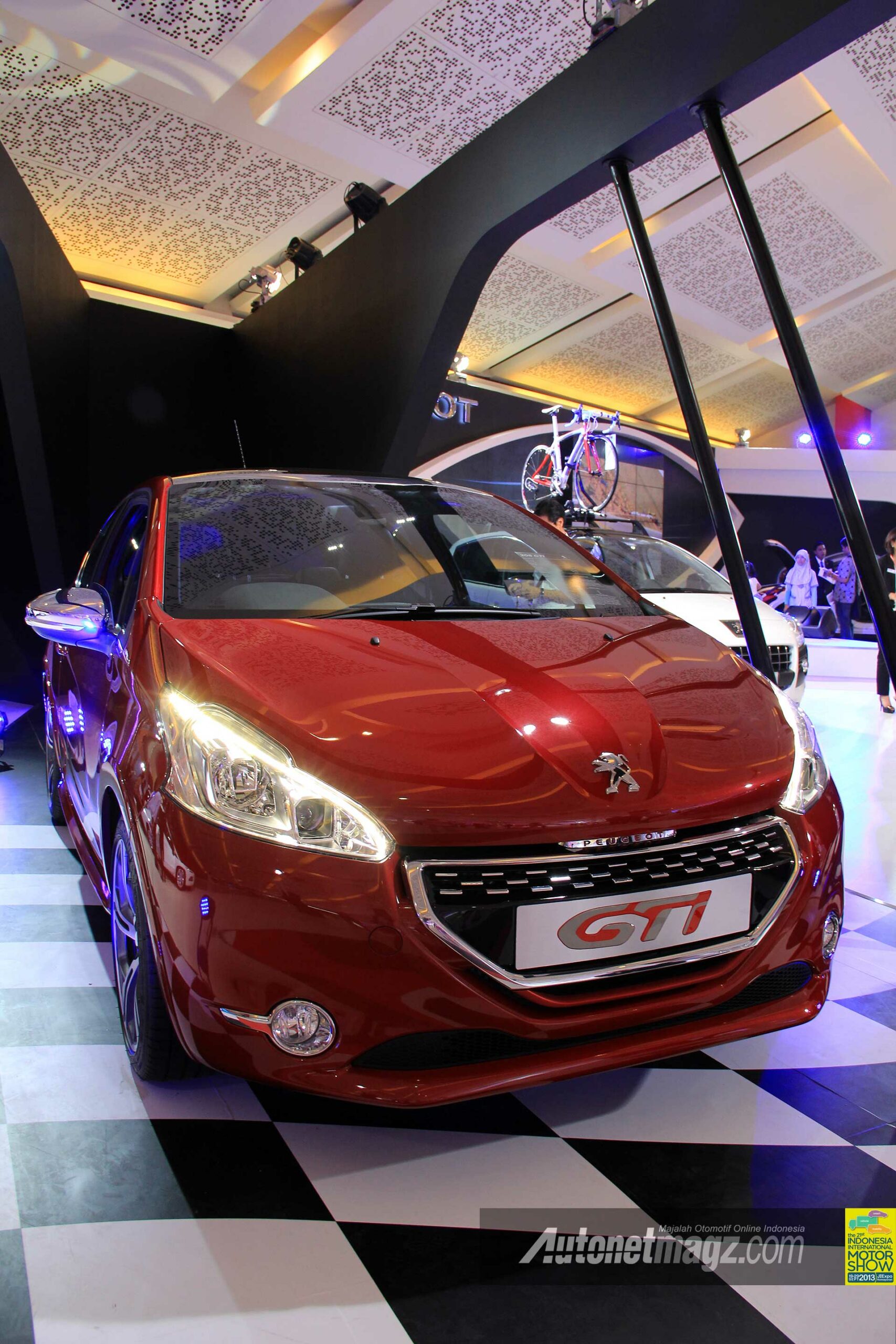 Peugeot 208 GTi rear view