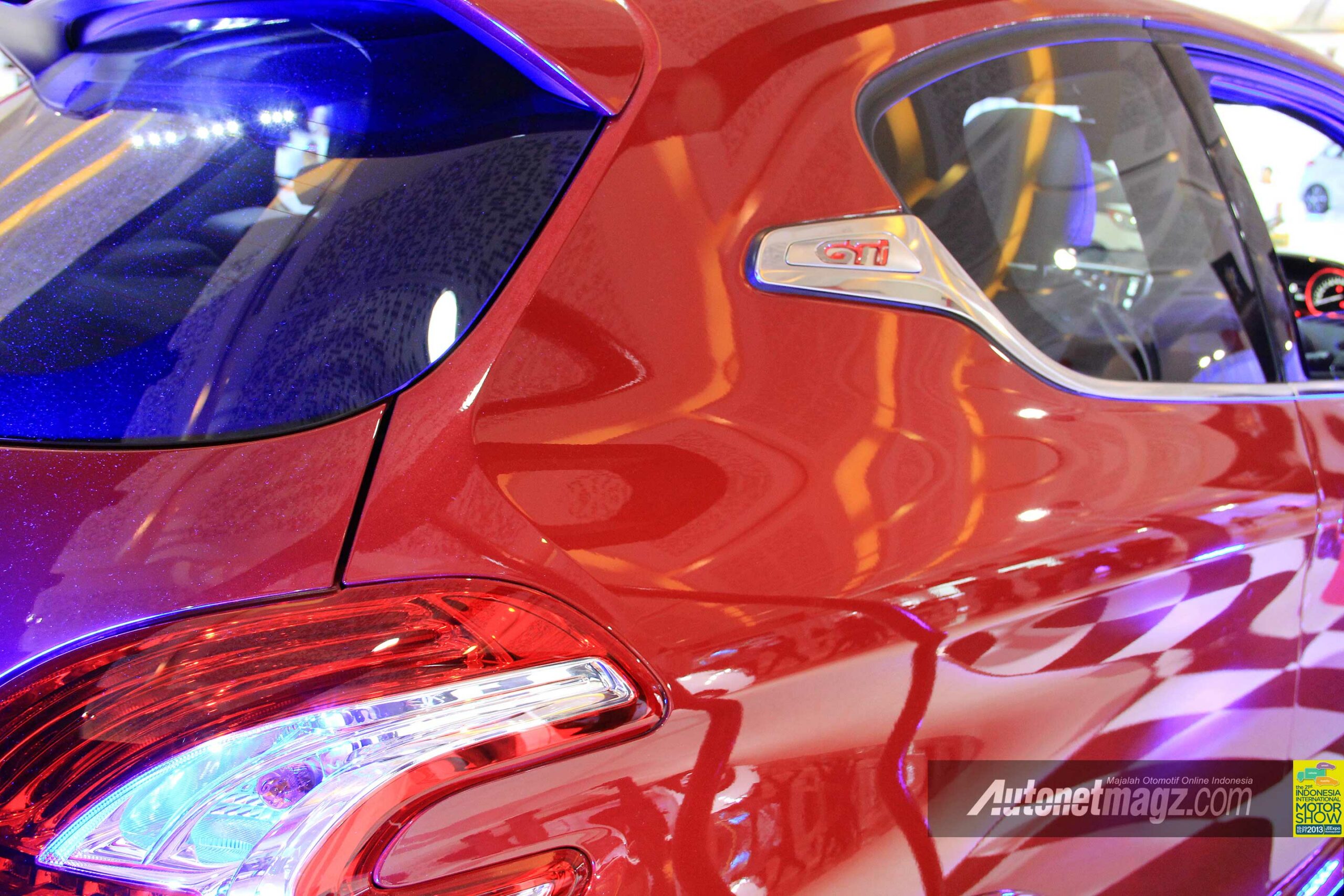 Peugeot 208 GTi rear view