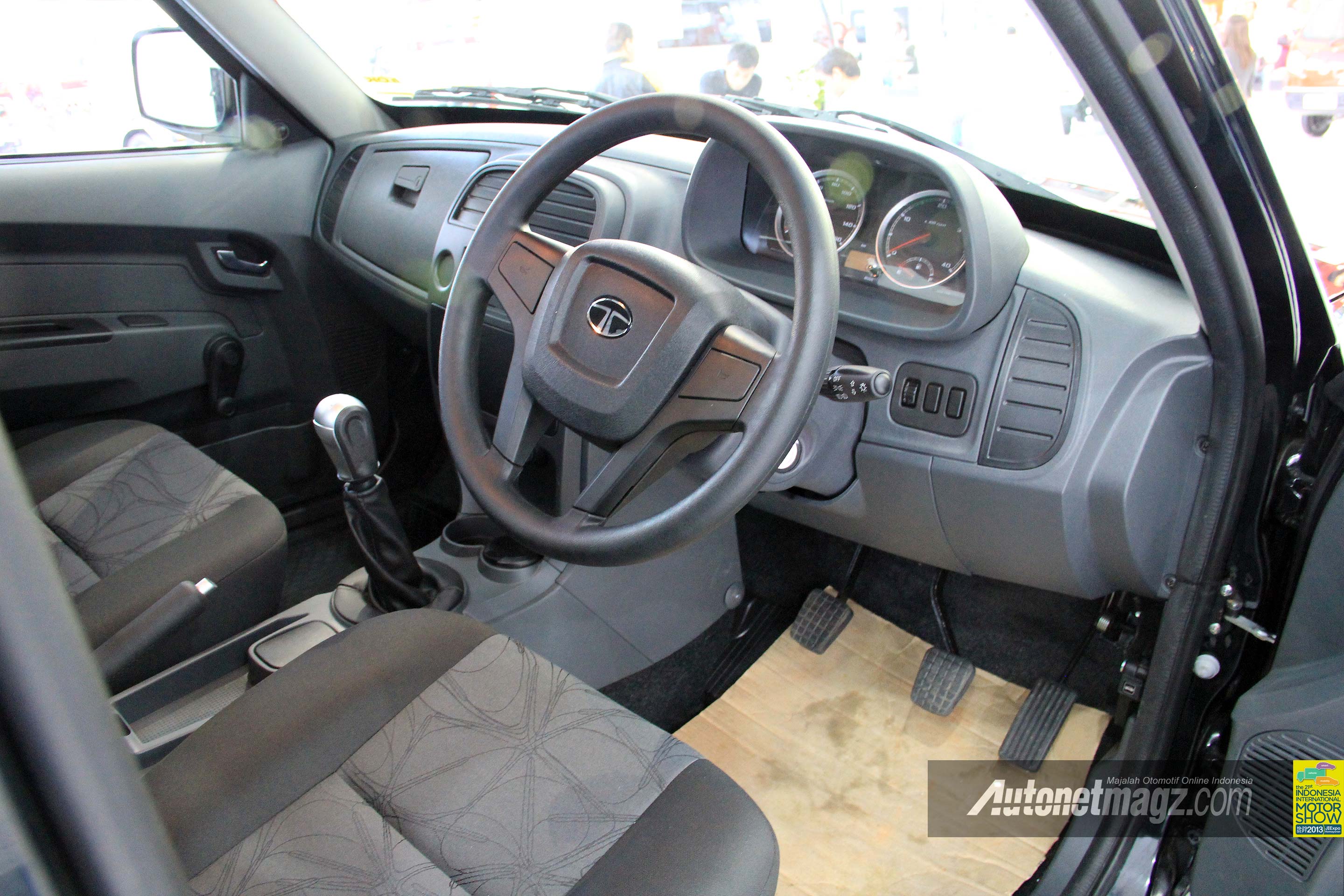 IIMS 2013, Interior TATA Xenon RX pick-up: Hampir Seluruh Mobil Tata Motor Yang Tampil di IIMS Bermesin Diesel