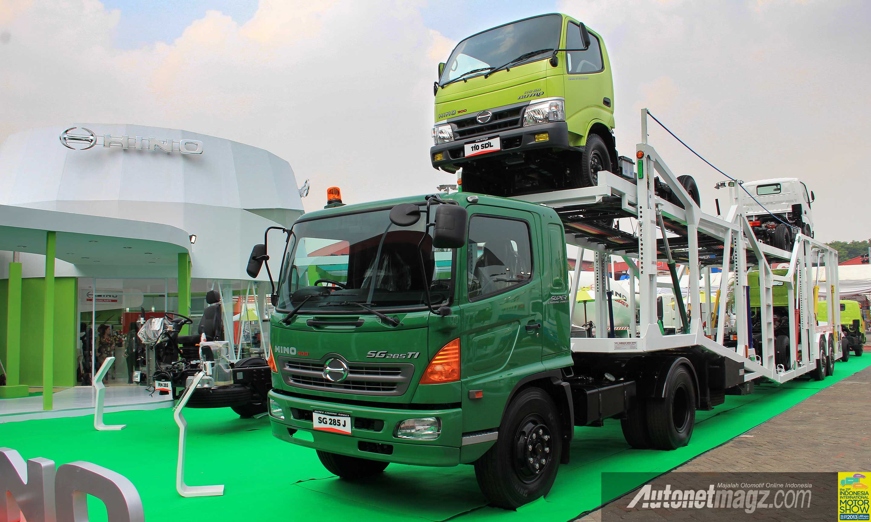 IIMS 2013, Truk Hino di IIMS 2013: Bus dan Truk Besar Pun Tak Mau Kalah Ikut Mejeng di IIMS