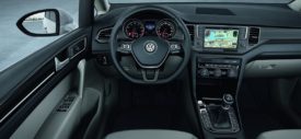 VW Golf Sportsvan dashboard
