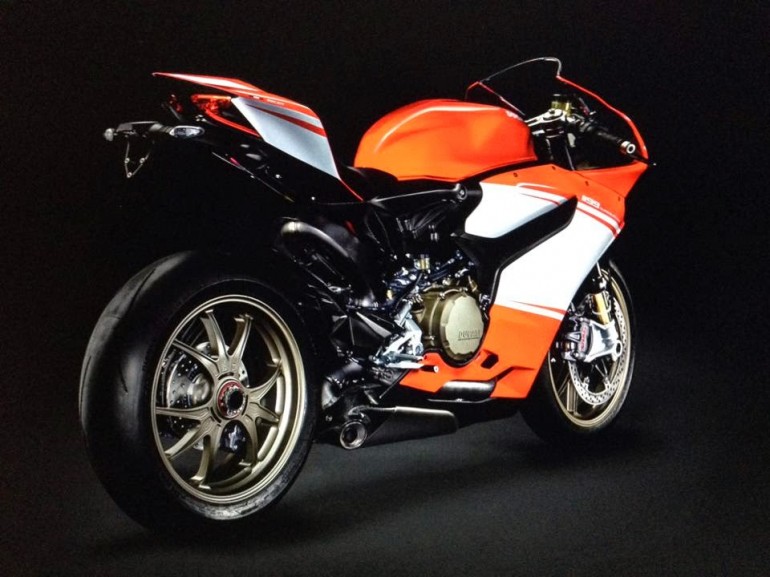 Ducati, 2014 Ducati Panigale Superleggera: Ducati 1199 Panigale Superleggera Mulai Menampakkan Diri.