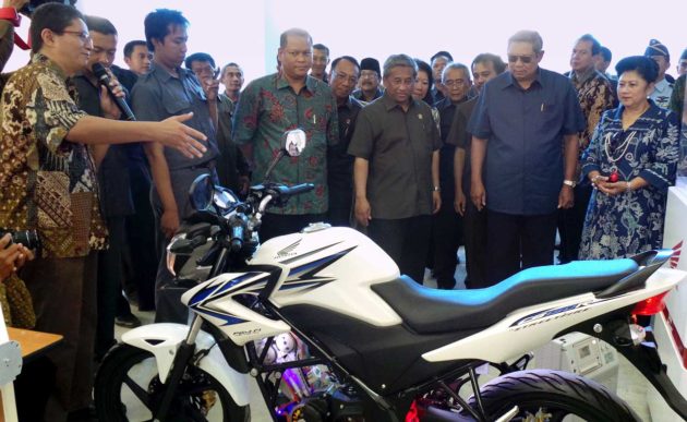 PT Astra Honda Motor sumbangkan motor kepada Akademi Komunitas Negeri yang disaksikan Presiden SBY