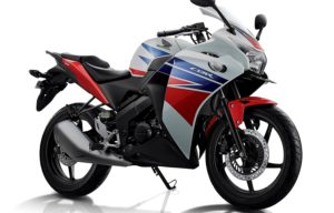 Ternyata Honda CBR 150 R Facelift 2013 Ganti Warna dan Striping Doang Ternyata Honda CBR 150 R Facelift 2013 Ganti Warna dan Striping Doang