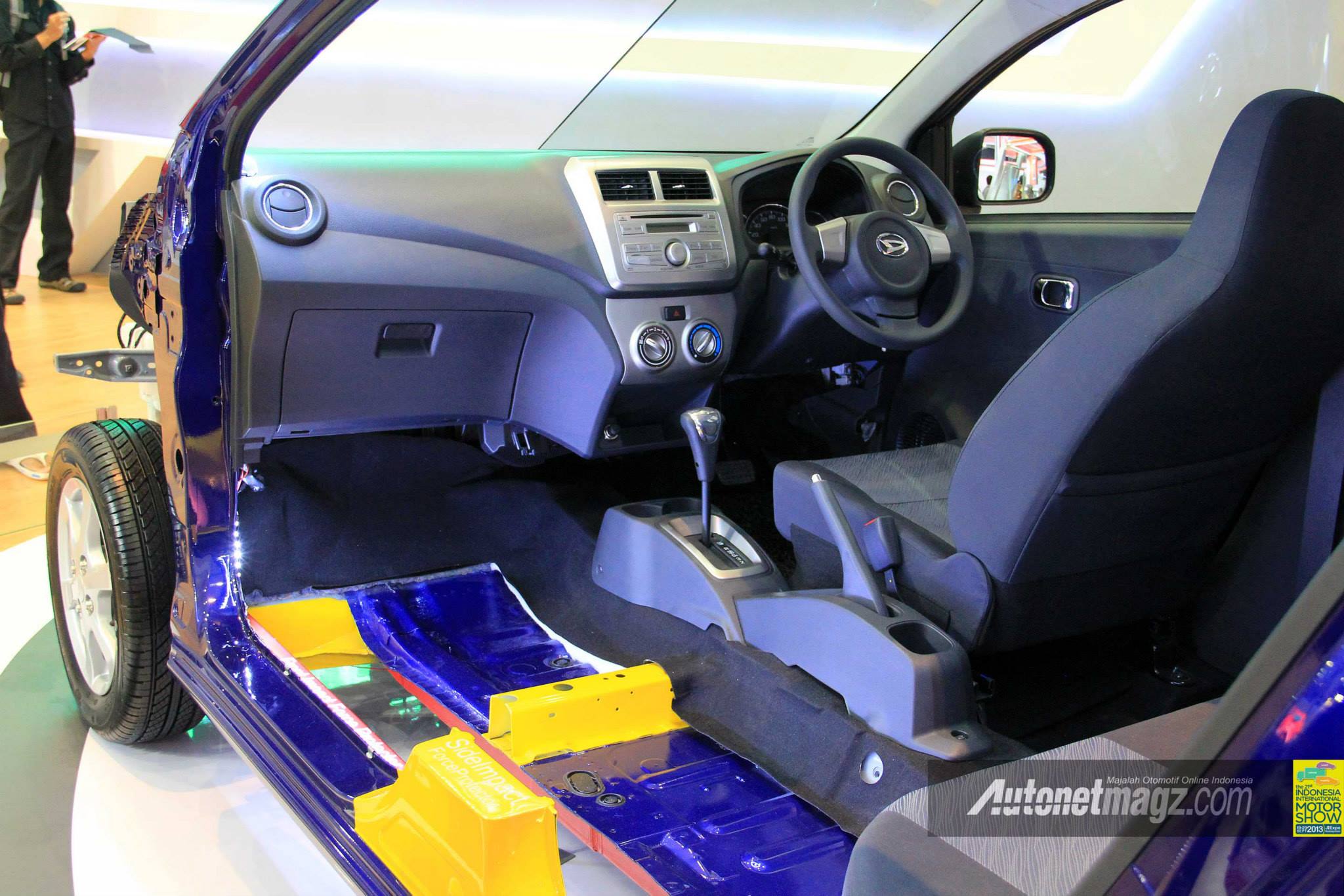  Interior  dan dashboard Daihatsu  Ayla  AutonetMagz 