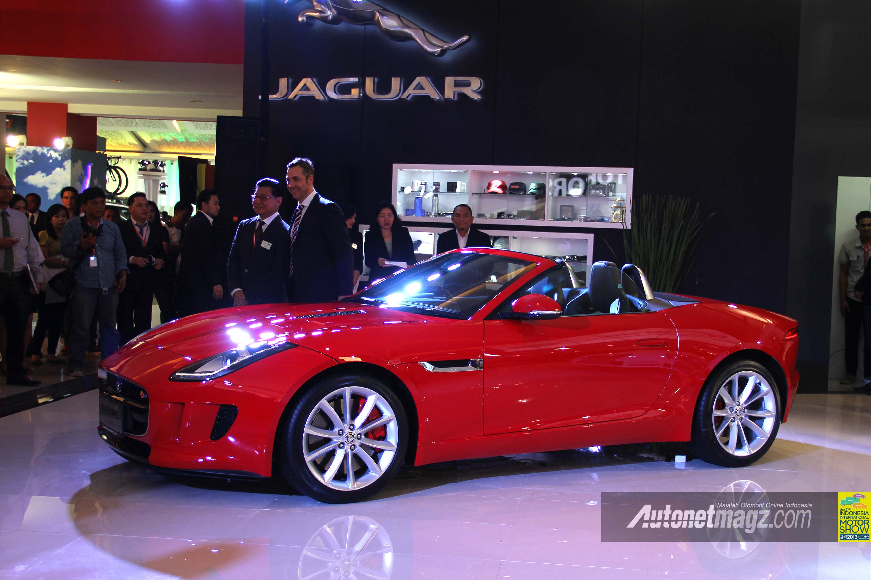 IIMS 2013, Jaguar F-Type Indonesia: Jaguar F-Type : 2013 World Car Design Of The Year Kini Hadir di Indonesia
