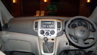 Nissan Evalia Facelift Diluncurkan di India Nissan Evalia Facelift Diluncurkan di India